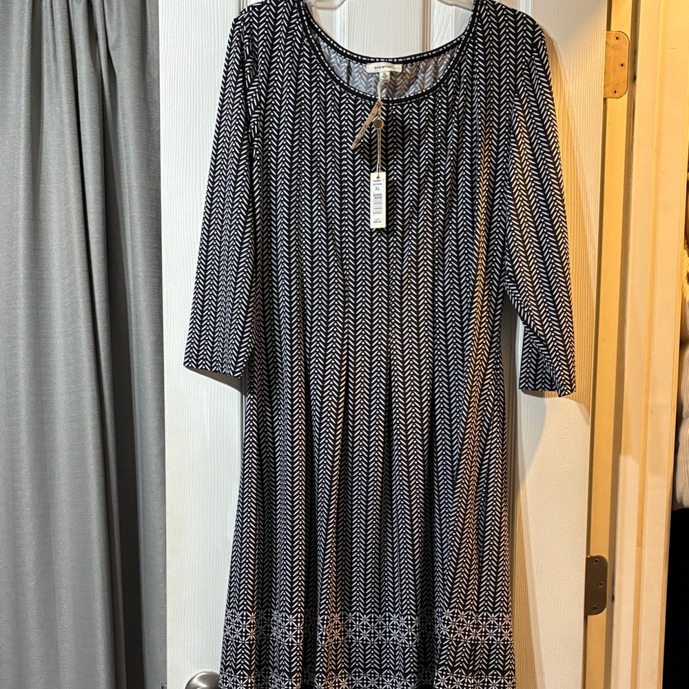 Max Studio Monochrome Patterned Long Sleeve Dress
